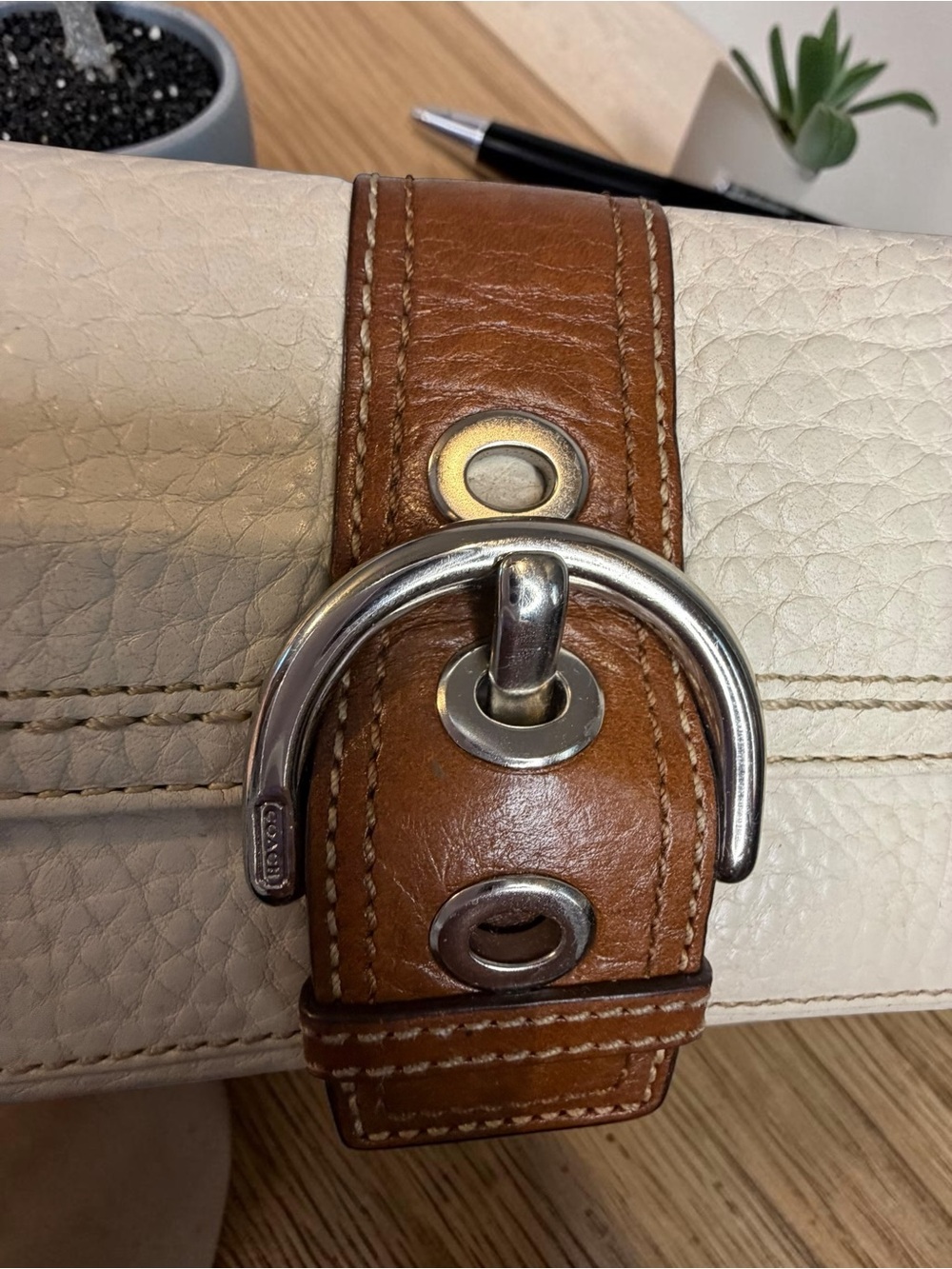 Vintage Coach Cream Leather Wallet with Brown Buckle Strap Y2K - Picture 3 of 13